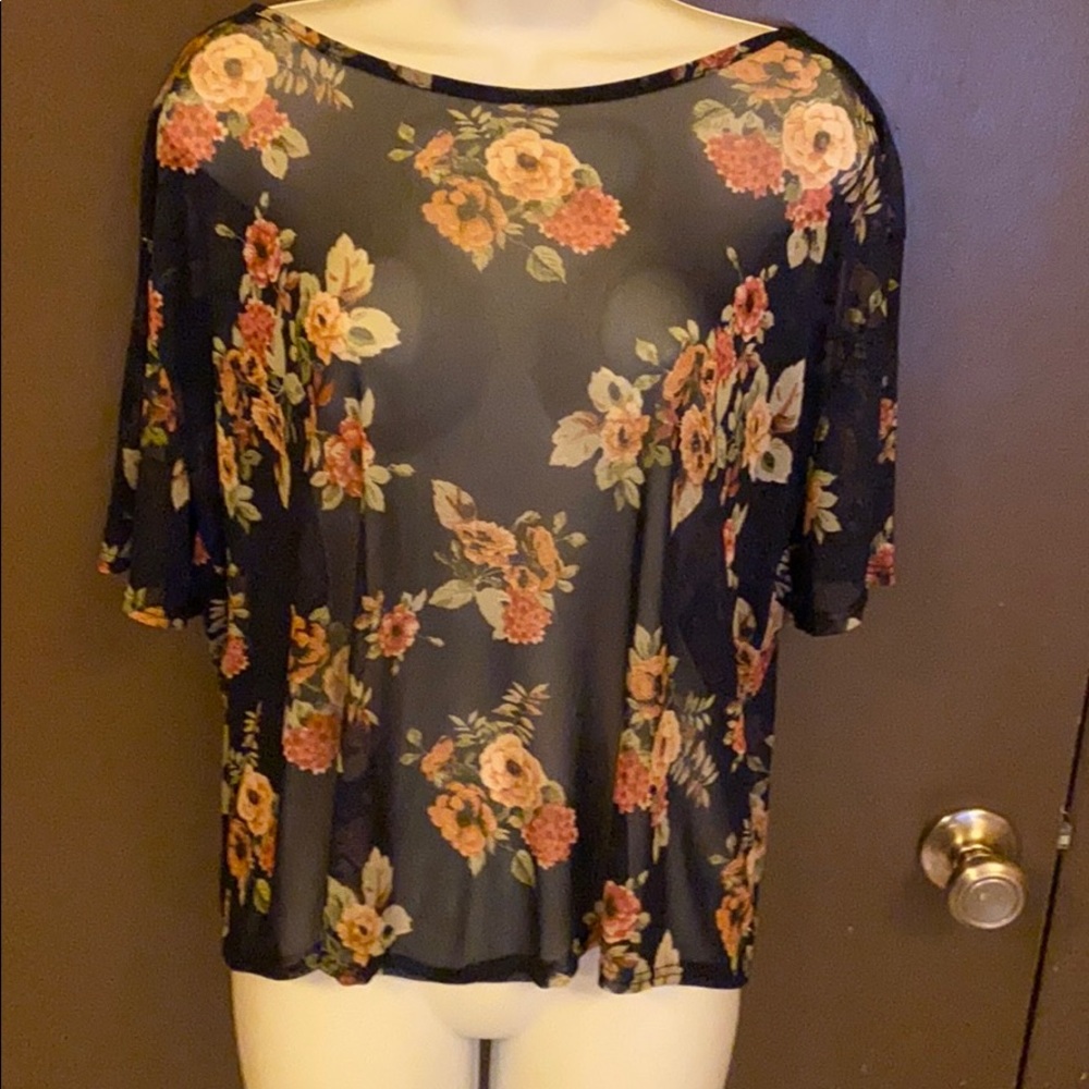 😍URBAN REBEL MADE IN BROOKLYN blue floral top